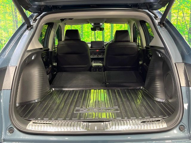 ���i�̂���������ʋ΁A���}���ɏ\���ȉ׎��X�y�[�X���m�ۂ��Ă���܂��B�Z�J���h�V�[�g��|���ƁA�傫�ȉו��̐ύڂ��\�ł���