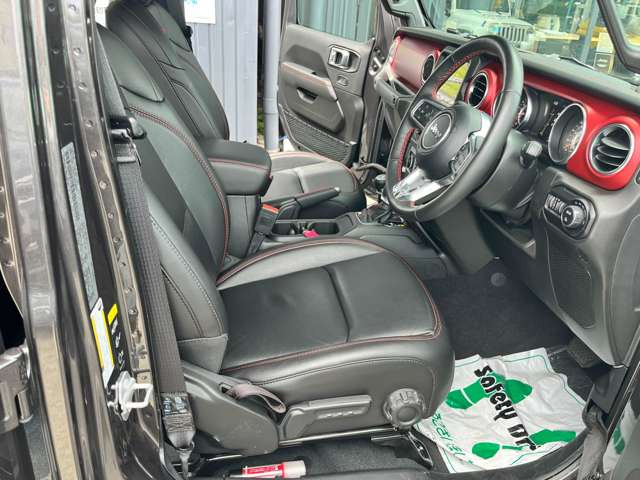 グラディエーター3.6 ルビコン 4WD