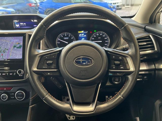 �y�����v�����X�e�A�����O�z�㎿�Ȋv���g�p���邱�ƂŁA��ɂ����������݂ƂĂ��^�]���₷���n���h���ł���