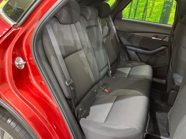 後部座席も気になるようなキズ・汚れやへたり等、大きなダメージはなく、良好な状態です。