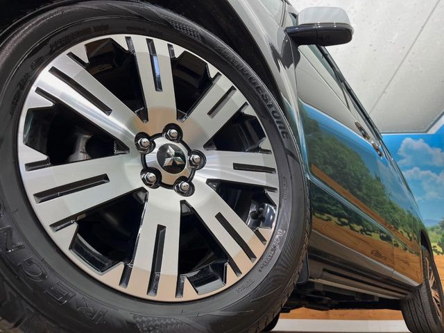 �y�����A���~�z�C�[���z�O�ςɃ}�b�`���������A���~�z�C�[���𑕒����Ă���܂��B�e��ЊO�A���~�z�C�[����A�X�^�b�h���X�^�C�����戵�����Ă���܂��B���񂲑��k����������