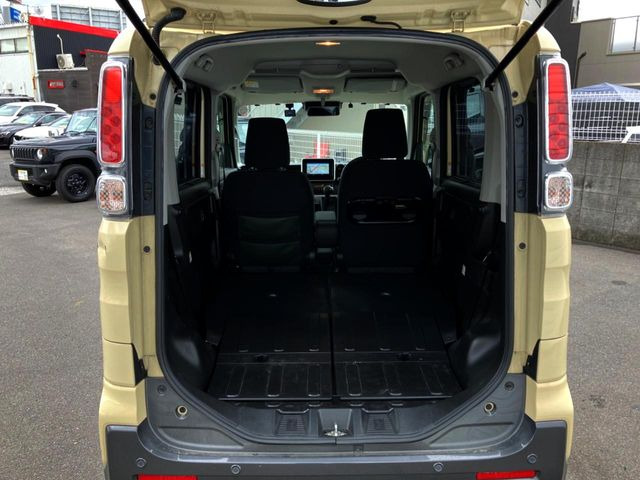 普段のお買い物や通勤、送迎等に十分な荷室スペースを確保しております。セカンドシートを倒すと、大きな荷物の積載も可能です♪