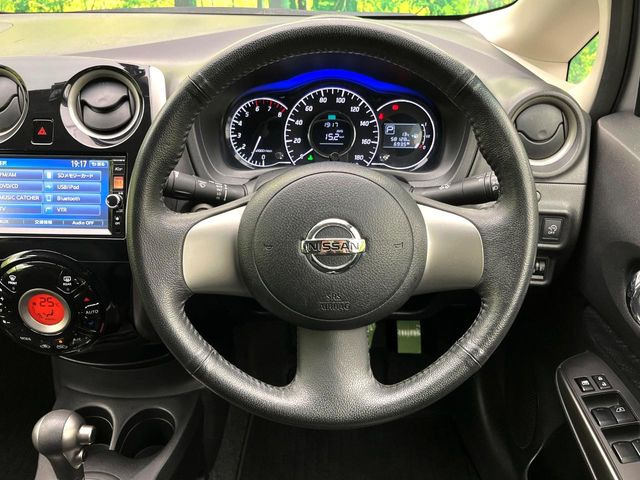 �y�����v�����X�e�A�����O�z�㎿�Ȋv���g�p���邱�ƂŁA��ɂ����������݂ƂĂ��^�]���₷���n���h���ł���