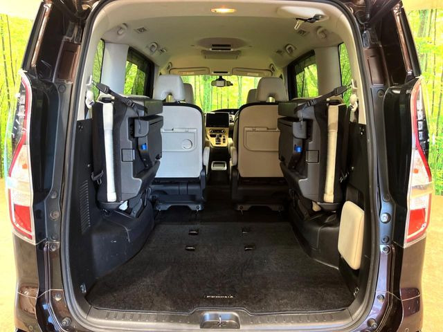 ���i�̂���������ʋ΁A���}���ɏ\���ȉ׎��X�y�[�X���m�ۂ��Ă���܂��B�Z�J���h�V�[�g��|���ƁA�傫�ȉו��̐ύڂ��\�ł���