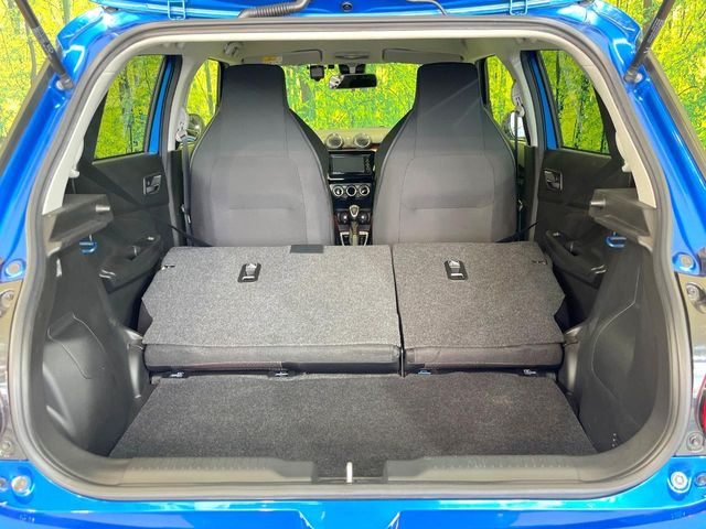 ���i�̂���������ʋ΁A���}���ɏ\���ȉ׎��X�y�[�X���m�ۂ��Ă���܂��B�Z�J���h�V�[�g��|���ƁA�傫�ȉו��̐ύڂ��\�ł���