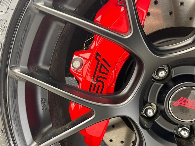 �ybrembo���L�����p�[�z�C�^���A�̍������[�J�[brembo�v�𑕒�!�F�N�₩�ȃ��b�h�L�����p�[������Ԃ������������h�����h���[�^�[�ɐ�p�u���[�L�p�b�h�𑕒����Ă�����S�̑���!