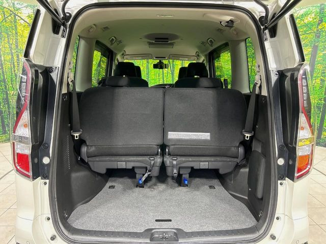 ���i�̂���������ʋ΁A���}���ɏ\���ȉ׎��X�y�[�X���m�ۂ��Ă���܂��B�Z�J���h�V�[�g��|���ƁA�傫�ȉו��̐ύڂ��\�ł���