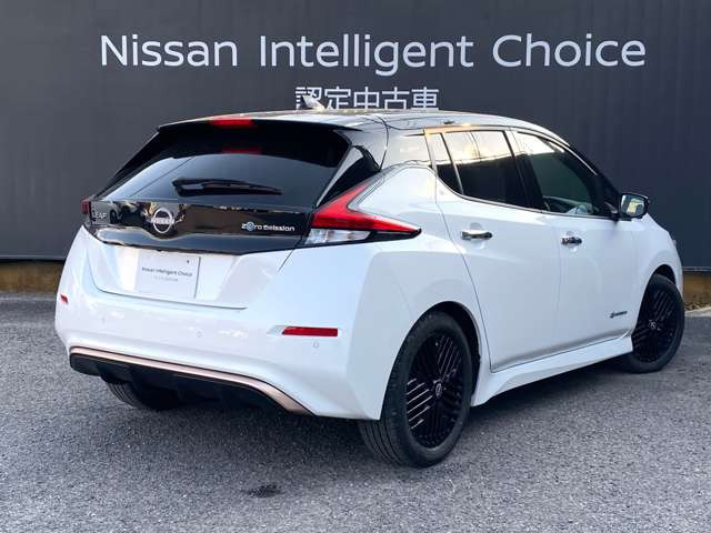 リーフX Vセレクション 90周年記念車