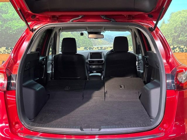 ���i�̂���������ʋ΁A���}���ɏ\���ȉ׎��X�y�[�X���m�ۂ��Ă���܂��B�Z�J���h�V�[�g��|���ƁA�傫�ȉו��̐ύڂ��\�ł���