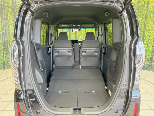 ���i�̂���������ʋ΁A���}���ɏ\���ȉ׎��X�y�[�X���m�ۂ��Ă���܂��B�Z�J���h�V�[�g��|���ƁA�傫�ȉו��̐ύڂ��\�ł���