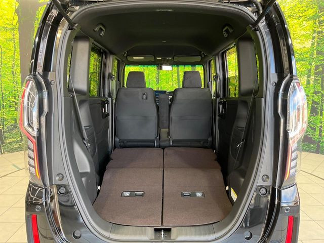 ���i�̂���������ʋ΁A���}���ɏ\���ȉ׎��X�y�[�X���m�ۂ��Ă���܂��B�Z�J���h�V�[�g��|���ƁA�傫�ȉו��̐ύڂ��\�ł���