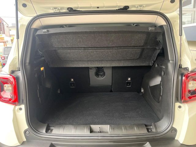 ●トランクルーム:趣味が広がる収容スペース!これだけの広さがあればお買い物やレジャーなどにも最適です!使用感も少なくきれいな状態を維持しております。