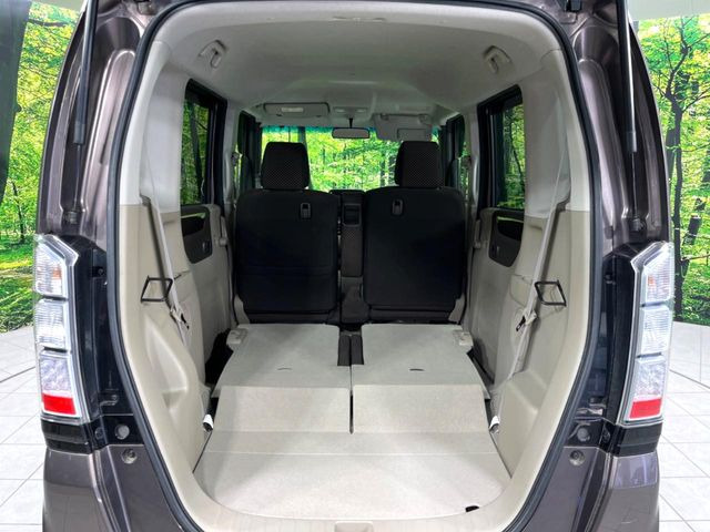 ���i�̂���������ʋ΁A���}���ɏ\���ȉ׎��X�y�[�X���m�ۂ��Ă���܂��B�Z�J���h�V�[�g��|���ƁA�傫�ȉו��̐ύڂ��\�ł���