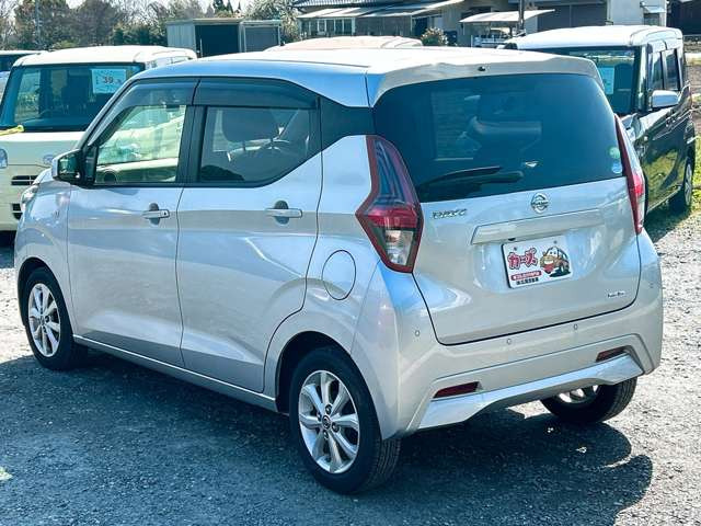 ���X�ł͌y�����Ԃ��畁�ʎԂ܂ŕ��L���I�[�����[�J�[�̎Ԏ�E�F�E�O���[�h��L�x�ɑ����Ă���܂��B