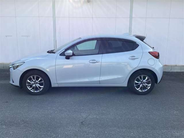 デミオ1.3 13S ノーブル クリムゾン