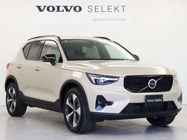 XC40ウルトラ B4 AWD ダークエディション 4WD
