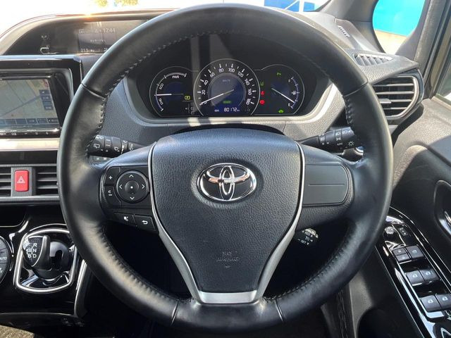 �y�����v�����X�e�A�����O�z�㎿�Ȋv���g�p���邱�ƂŁA��ɂ����������݂ƂĂ��^�]���₷���n���h���ł���