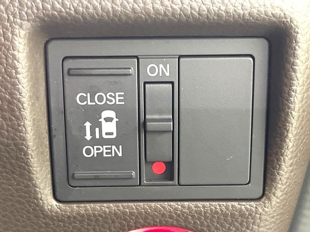 【パワースライドドア】スマートキーや運転席のスイッチでスライドドアの開閉が可能♪電動だから力を入れてドアを開ける必要が無く、小さいお子様でも、重い荷物を持っている時もラクに開け閉めできます♪