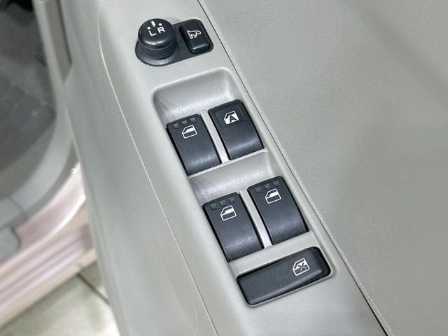 �y�d���i�[�~���[�z�T�C�h�~���[�͓d���i�[���ƂȂ��Ă���A�������ԏ�ł��L�Y�������X�N��}�����܂��B