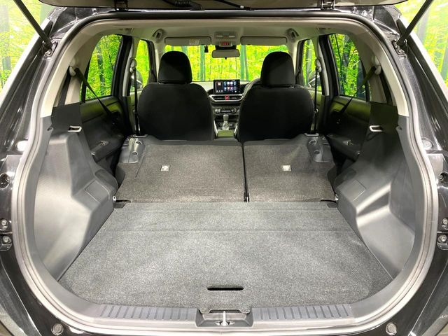 普段のお買い物や通勤、送迎等に十分な荷室スペースを確保しております。セカンドシートを倒すと、大きな荷物の積載も可能です♪