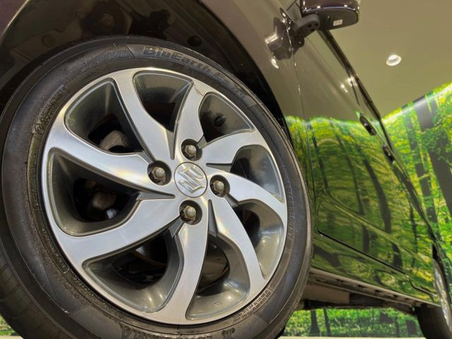 �y����14�C���`�A���~�z�C�[���z�O�ςɃ}�b�`���������A���~�z�C�[���𑕒����Ă���܂��B�e��ЊO�A���~�z�C�[����A�X�^�b�h���X�^�C�����戵�����Ă���܂��B���񂲑��k����������