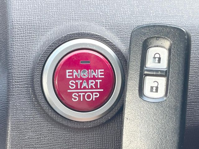 �yHonda�X�}�[�g�L�[�z�J�o����|�P�b�g�ɓ��ꂽ�܂܂ł��h�A�̎{���E�������\�ȃX�}�[�g�L�[�𑕔��B�G���W���̃I���E�I�t�����J�M�����o���K�v����������Ƃ��Ă��֗��ł���