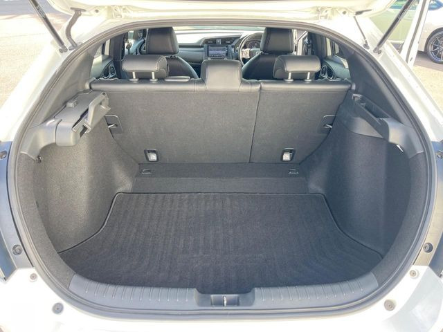 ���i�̂���������ʋ΁A���}���ɏ\���ȉ׎��X�y�[�X���m�ۂ��Ă���܂��B