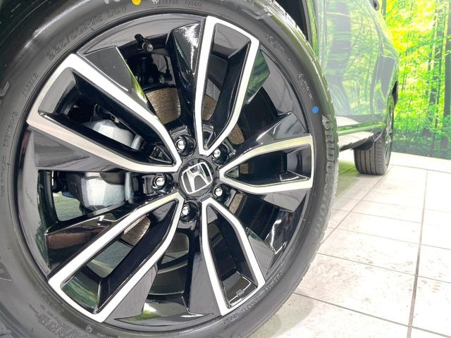 �y����18�C���`�A���~�z�C�[���z�O�ςɃ}�b�`���������A���~�z�C�[���𑕒����Ă���܂��B�e��ЊO�A���~�z�C�[����A�X�^�b�h���X�^�C�����戵�����Ă���܂��B���񂲑��k����������