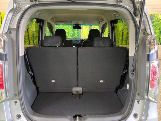 ���i�̂���������ʋ΁A���}���ɏ\���ȉ׎��X�y�[�X���m�ۂ��Ă���܂��B�Z�J���h�V�[�g��|���ƁA�傫�ȉו��̐ύڂ��\�ł���