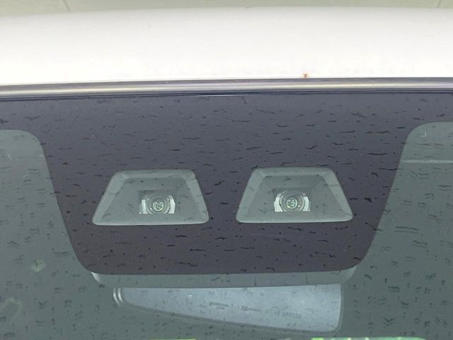 �y�X�}�[�g�A�V�X�g�z���s���ɑO���̎ԗ�����F�����A�Փ˂������Ȏ��͌x��ƃu���[�L�ŏՓˉ���Ɣ�Q�y�����A�V�X�g�B�����S�Ƀh���C�u�����y���݂��������܂��B