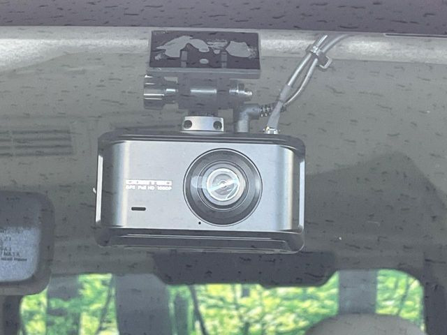 【ドライブレコーダー】ドライブレコーダー装備!走行中はもちろん、あおり運転や事故に遭遇した際、映像で記録し、万一のリスクに備えます。※記録用SDカードはお客様ご自身でご準備いただく必要があります。