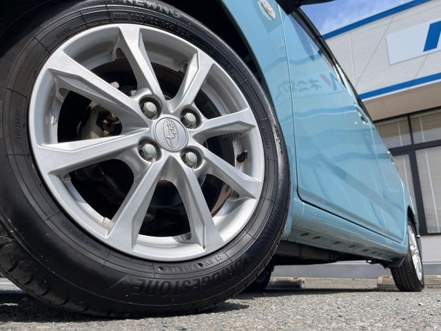 �y����14�C���`�A���~�z�C�[���z�O�ςɃ}�b�`���������A���~�z�C�[���𑕒����Ă���܂��B�e��ЊO�A���~�z�C�[����A�X�^�b�h���X�^�C�����戵�����Ă���܂��B���񂲑��k����������