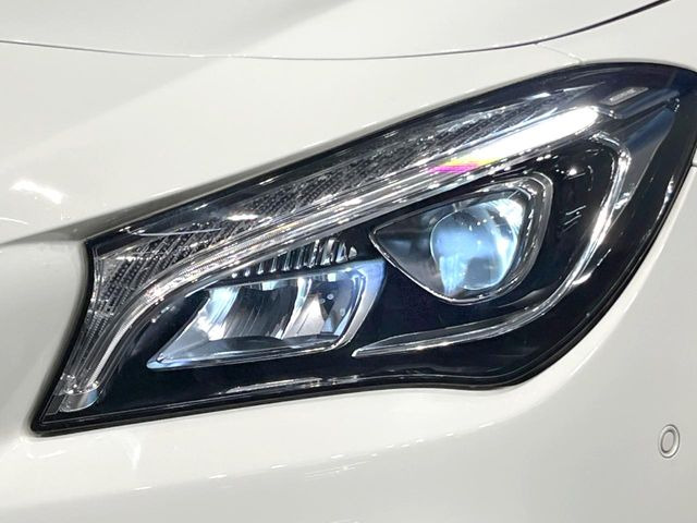 ●LEDヘッドライト:夜間走行時も良好な視界を確保し安心して運転できる高輝度LEDヘッドライトを装備!点灯速度が早く、消費電力も抑えられています。