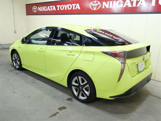 プリウス1.8 A ツーリングセレクション E-Four 4WD