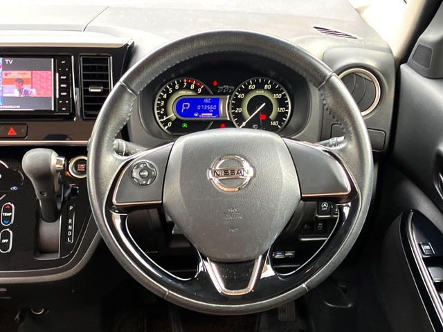 �y�����v�����X�e�A�����O�z�㎿�Ȋv���g�p���邱�ƂŁA��ɂ����������݂ƂĂ��^�]���₷���n���h���ł���