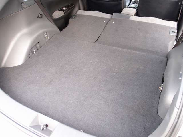 ���Ђ̓h�A�̃q���W����/�e�������/�t���A�}�b�g�ȂǁA�ׂ��ȏ����Y��ɃN���[�j���O�v���܂��B�V�Ԃ��낵���Ă̂悤�ȋP������ԗ������q�l�ɂ��[�Ԃ����Ē����܂��B�������̂��q�l�������S���Ă������������܂�