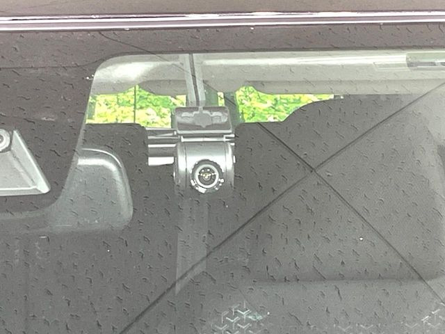 【ドライブレコーダー】ドライブレコーダー装備!走行中はもちろん、あおり運転や事故に遭遇した際、映像で記録し、万一のリスクに備えます。※記録用SDカードはお客様ご自身でご準備いただく必要があります。