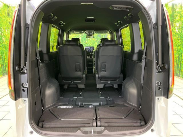 ���i�̂���������ʋ΁A���}���ɏ\���ȉ׎��X�y�[�X���m�ۂ��Ă���܂��B�Z�J���h�V�[�g��|���ƁA�傫�ȉו��̐ύڂ��\�ł���