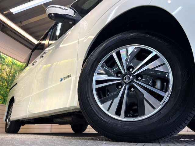 �y����15�C���`�A���~�z�C�[���z�O�ςɃ}�b�`���������A���~�z�C�[���𑕒����Ă���܂��B�e��ЊO�A���~�z�C�[����A�X�^�b�h���X�^�C�����戵�����Ă���܂��B���񂲑��k����������