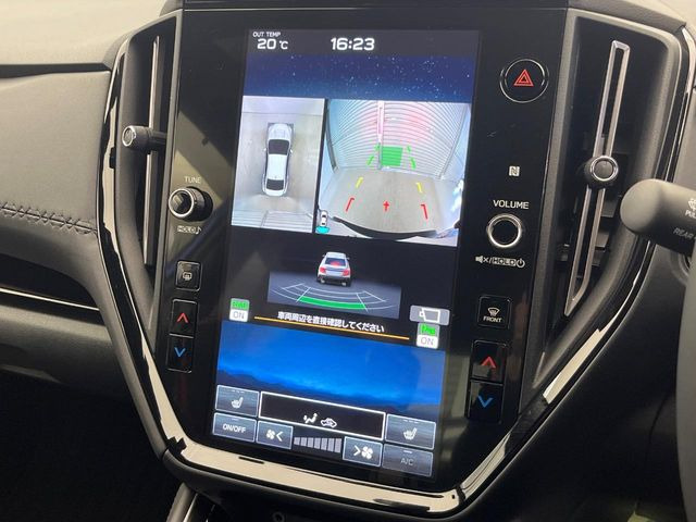 �y�f�W�^���}���`�r���[���j�^�[�z�Ԃ̃t�����g��T�C�h�̃J�����摜�𓯎��Ƀ��j�^�[�\�����邱�ƂŁA���H�⋷�����𑖍s���ł����͂̏󋵊m�F���ł����S�ł���