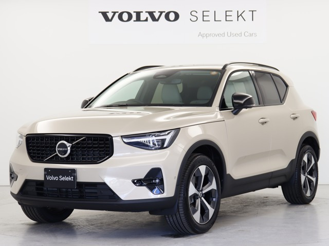 XC40ウルトラ B4 AWD ダークエディション 4WD