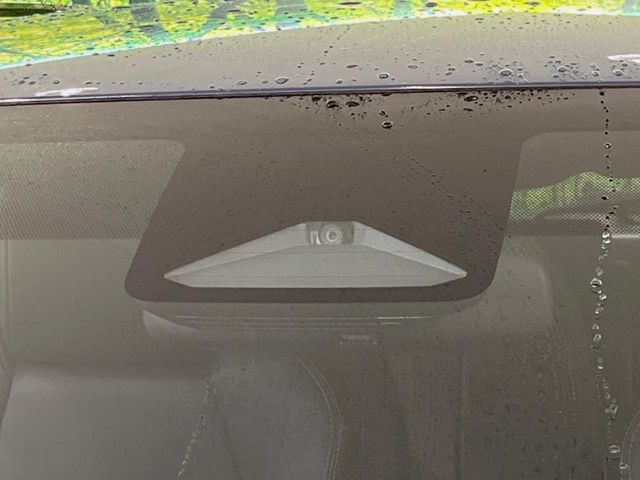 【トヨタセーフティセンス】走行中に前方の車両等を認識し、衝突しそうな時は警報とブレーキで衝突回避と被害軽減をアシスト。より安全にドライブをお楽しみいただけます。