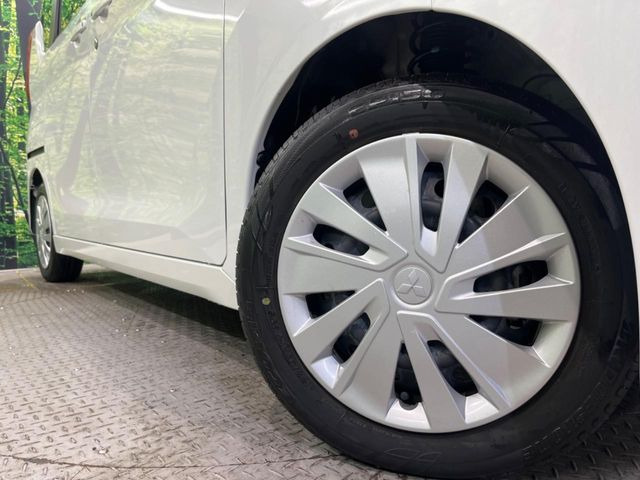 【○○インチアルミホイール】外観にマッチしたアルミホイールを装着しております。各種アルミホイールや、スタッドレスタイヤも取扱いしております。是非ご相談ください♪