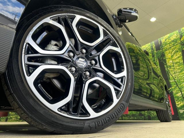 �y����17�C���`�A���~�z�C�[���z�O�ςɃ}�b�`���������A���~�z�C�[���𑕒����Ă���܂��B�e��ЊO�A���~�z�C�[����A�X�^�b�h���X�^�C�����戵�����Ă���܂��B���񂲑��k����������