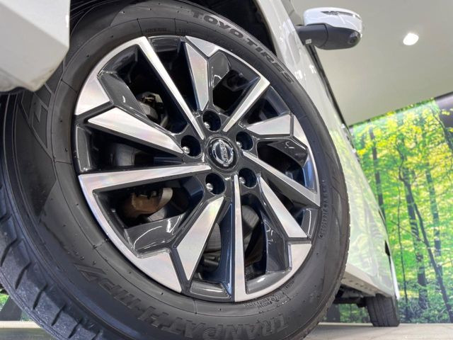 【純正16インチアルミホイール】外観にマッチした純正アルミホイールを装着しております。各種社外アルミホイールや、スタッドレスタイヤも取扱いしております。是非ご相談ください♪