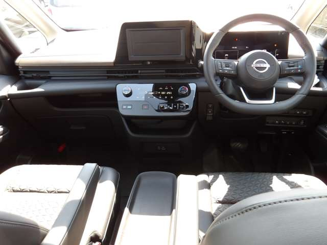 セレナ1.4 e-4ORCE ハイウェイスターV 4WD