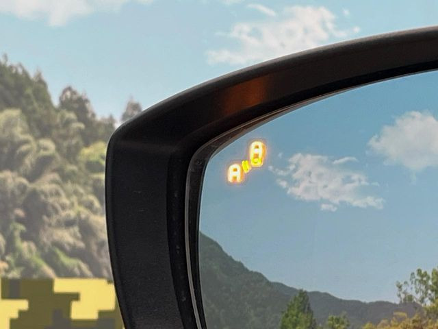 �y�u���C���h�X�|�b�g���j�^�����O�z���s���A�h�A�~���[�̎��p�ɂȂ�₷���ӏ��Ɍ㑱�Ԃ��ڋ߂���ƃT�C�h�~���[�t�߂Ɍx����\���A�h���C�o�[�ɒ��ӊ��N�����Ă���܂��B