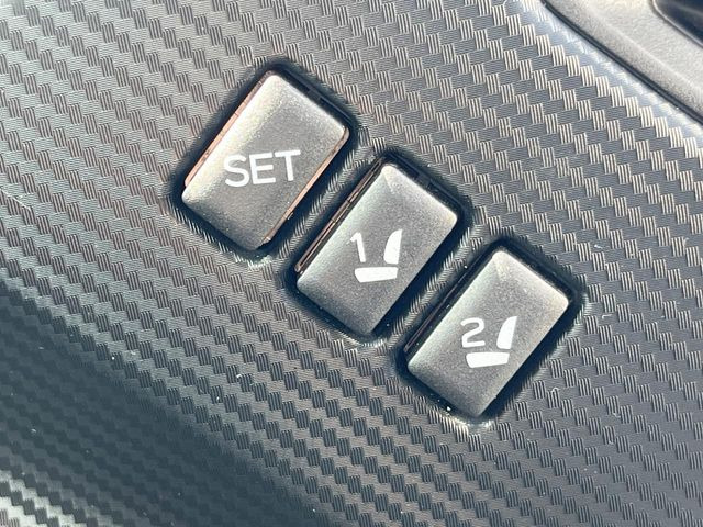 【メモリー機能付きパワーシート】ドライバーごとに設定したシート位置を記憶して、ボタン一つで切り替えできる便利な機能!運転する方が複数名いらっしゃるご家庭におすすめです♪