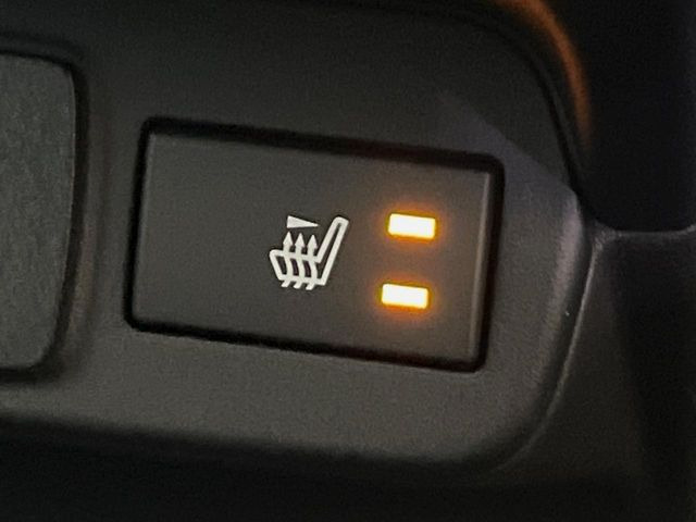 【シートヒーター】寒い日に重宝するシートヒーター!エアコンより早く温まってくれるので寒がりの人も安心ですね♪エアコンの温風は乾燥するから苦手、という方にもをおすすめです。