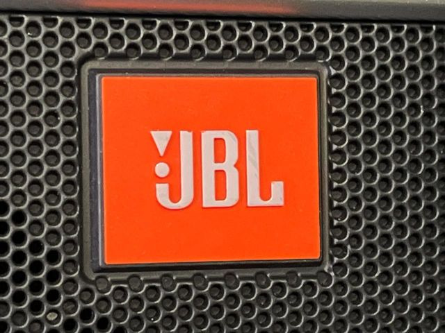 �yJBL�T�E���h�V�X�e���z���[�J�[�I�v�V�����̍��i�ʃT�E���h�V�X�e���𓋍ځB��p�̃`���[�j���O���{���ꂽ�召�l�X�ȃX�s�[�J�[����ǎ��ȃT�E���h���t�ł��A�Տꊴ���ӂ�鉹����Ԃ����o���܂��B